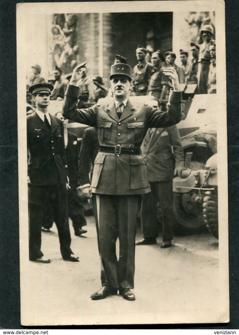 CPA - LIBERATION DE PARIS - Le Général De Gaulle Place De L'Etoile - Guerre 1939-45