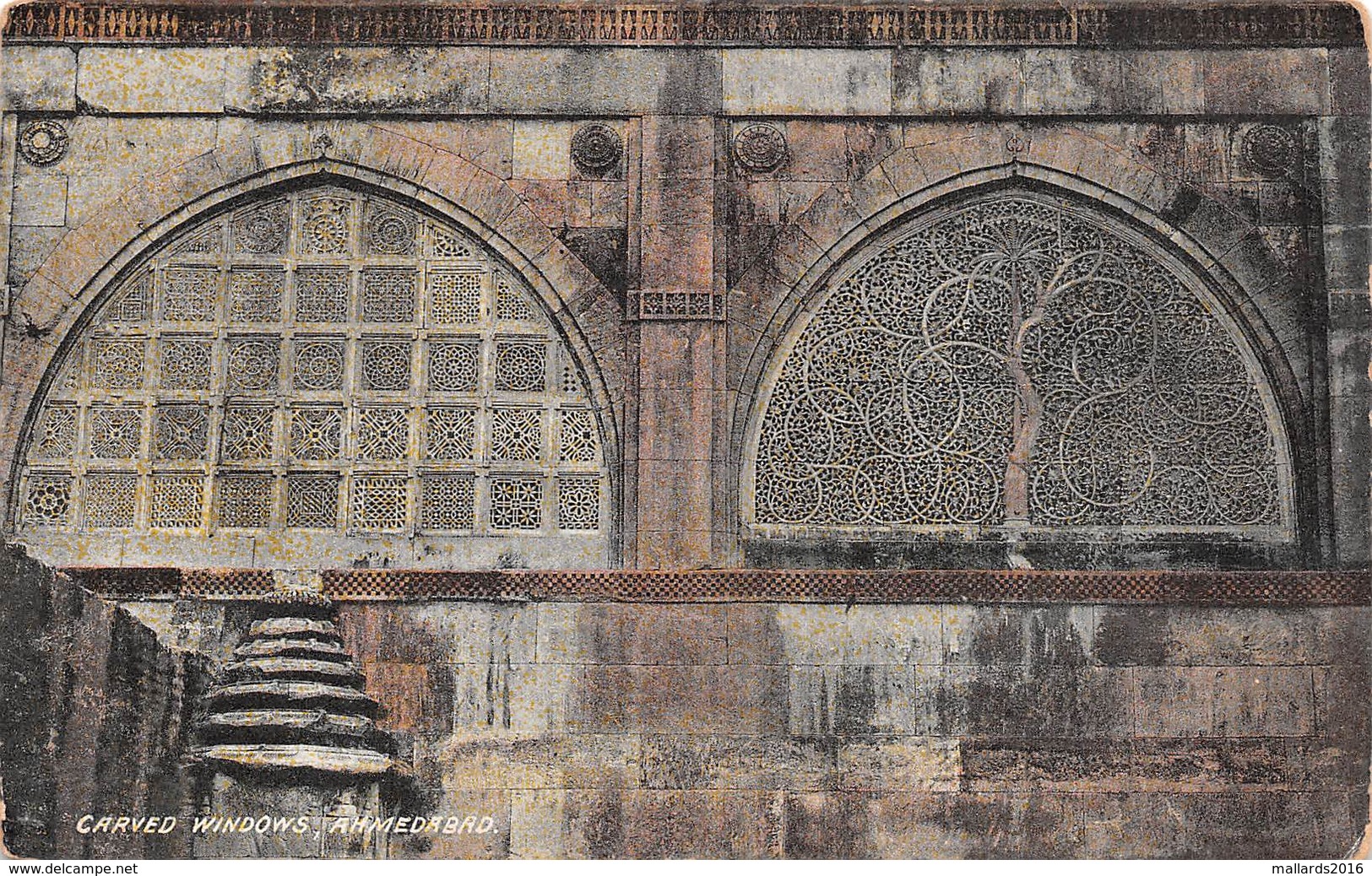 INDIA - AHMEDABAD - CARVED WINDOWS ~ AN OLD POSTCARD #99634 - India