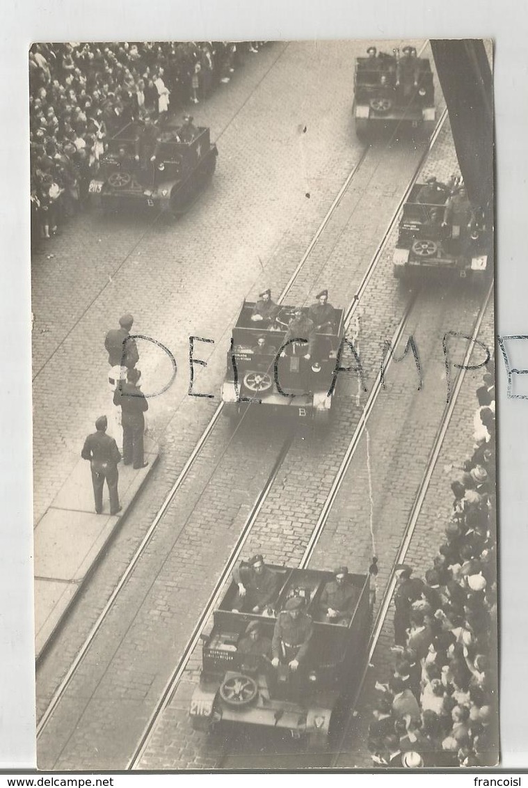 Défilé De La Victoire Le 3 Septembre 1945 à Bruxelles. Blindés De La Brigade Piron. - Guerre, Militaire