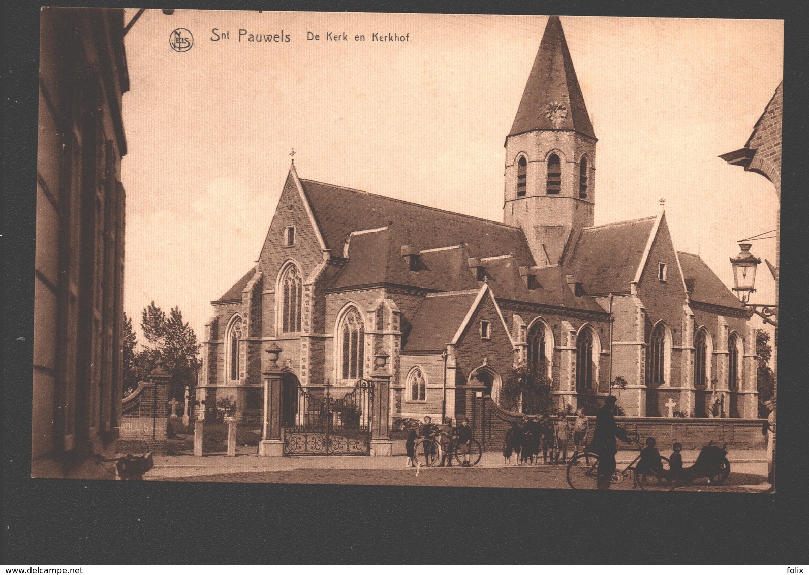 Sint Pauwels / Snt Pauwels - De Kerk En Kerkhof - Zeer Geanimeerd - Uitg. Emile Beernaert, Lokeren - Sint-Gillis-Waas