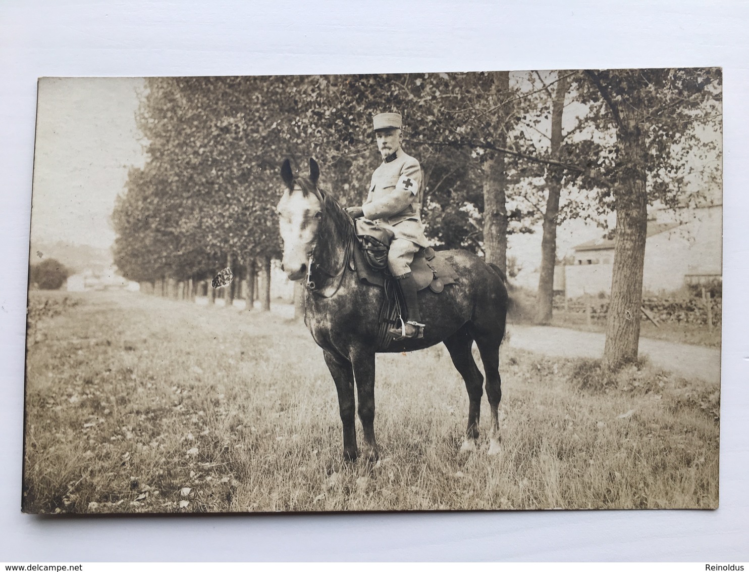 Foto Ak Soldat Officier Francais Cheval Uniform Brassard Croix Rouge Collar Medecins - Weltkrieg 1914-18