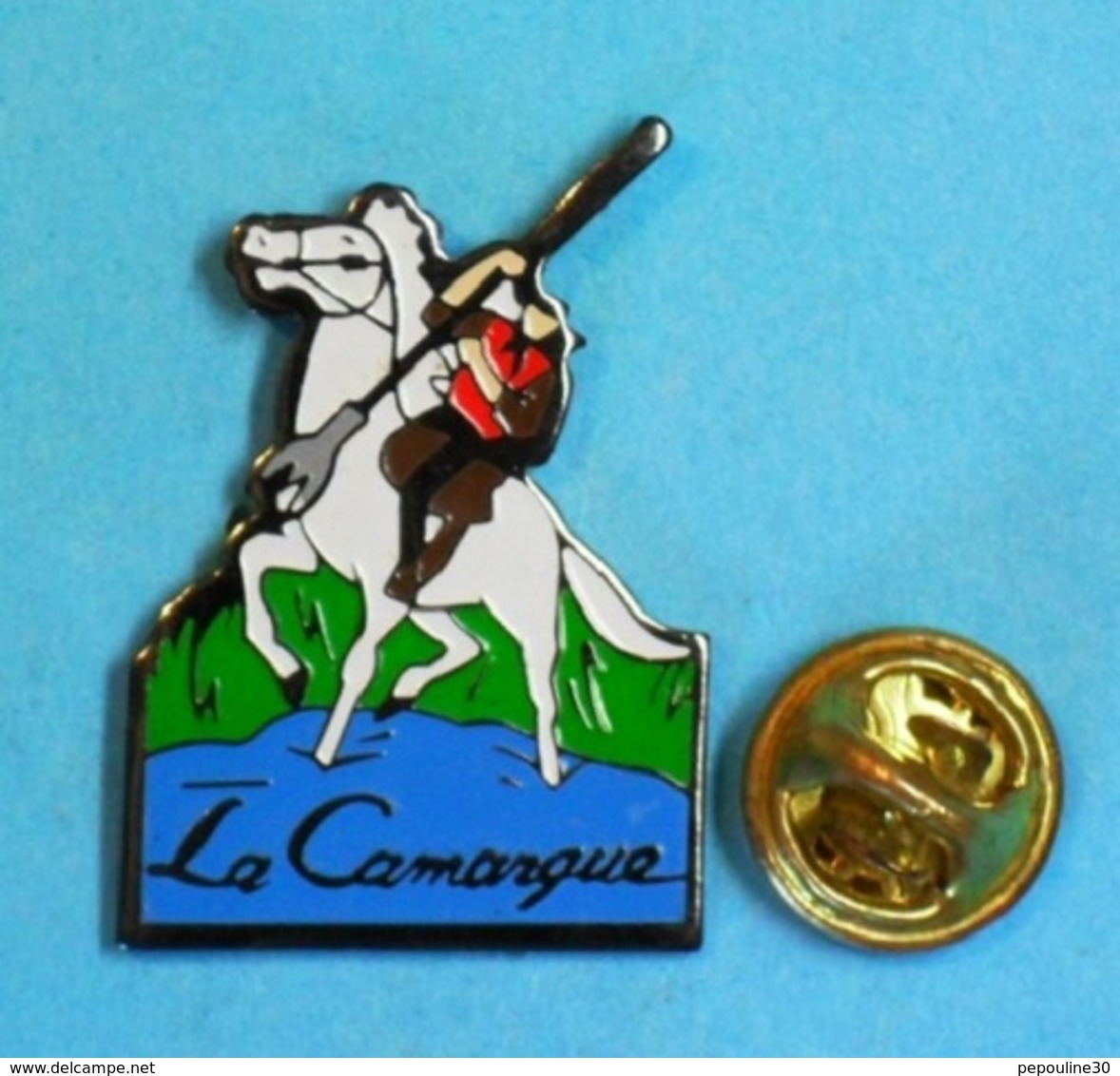 1 PIN'S  //   ** LA CAMARGUE ET LE GARDIAN ** - Tauromachie - Corrida