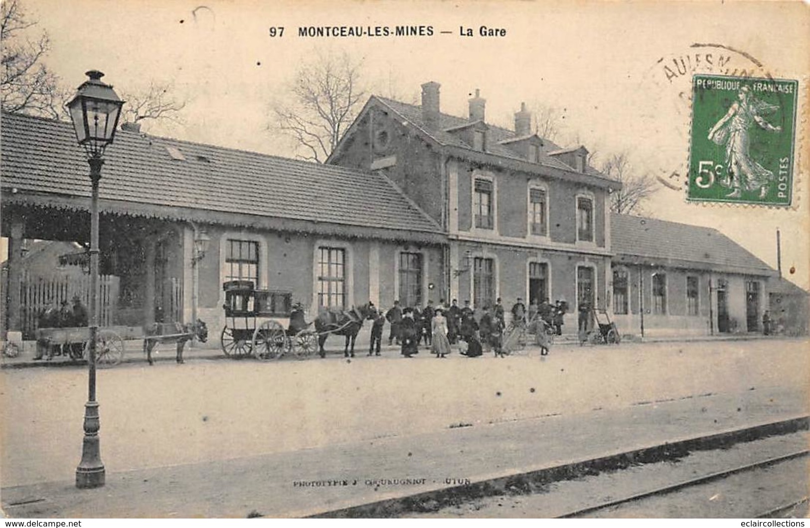 Montceau Les Mines      71       Extérieur De La Gare       (voir Scan) - Montceau Les Mines