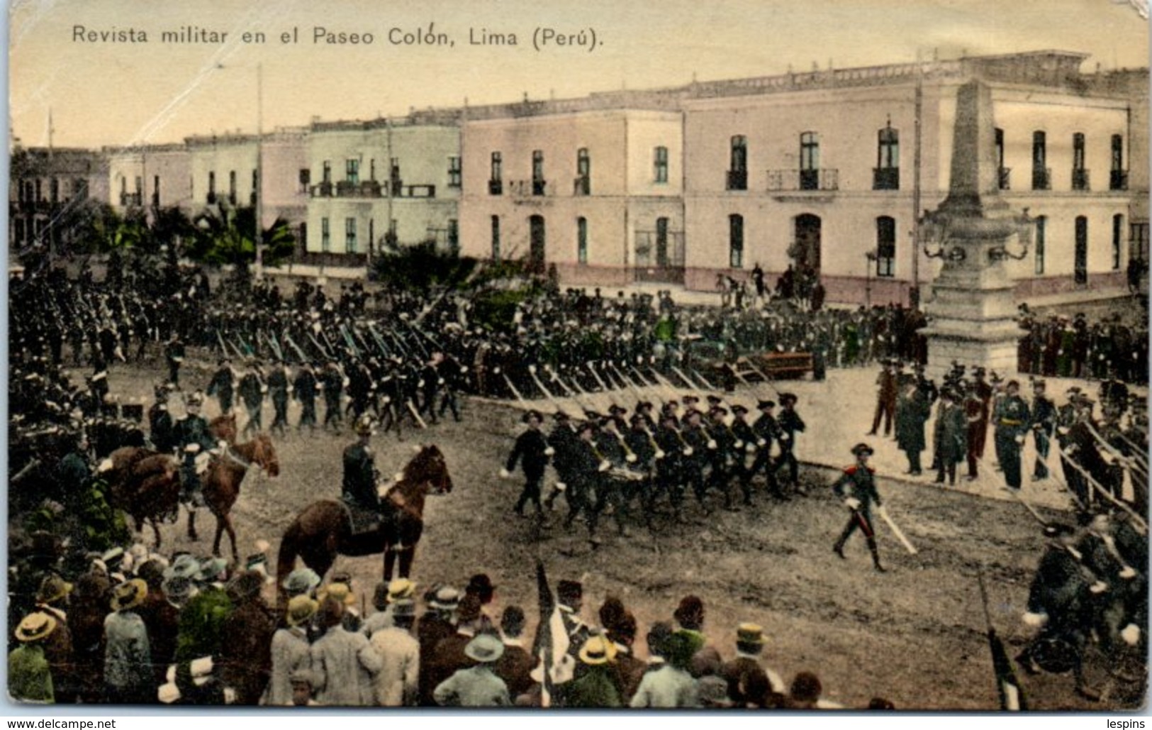 AMERIQUE --  PEROU --  Revista Militar En El Paséo Clon , Lima - Perú