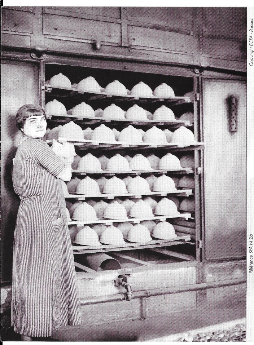 Cpm Paris 10è - Usine Simon , Rue De La Grange-aux-Belles / Fabrication Des Casques De Tranchée / Photo Des Armées. - Guerre 1914-18