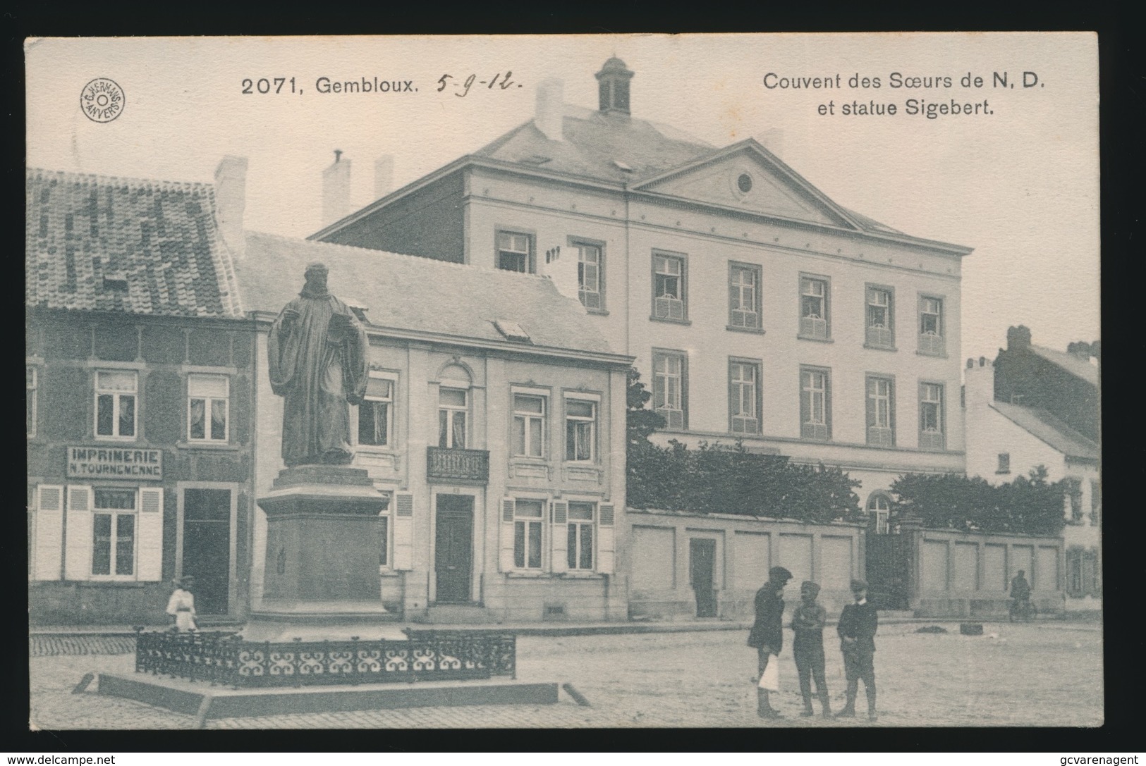 GEMBLOUX  COUVENT DES SOEURS DE N.D. ET STATUE SIGEBERT - Gembloux