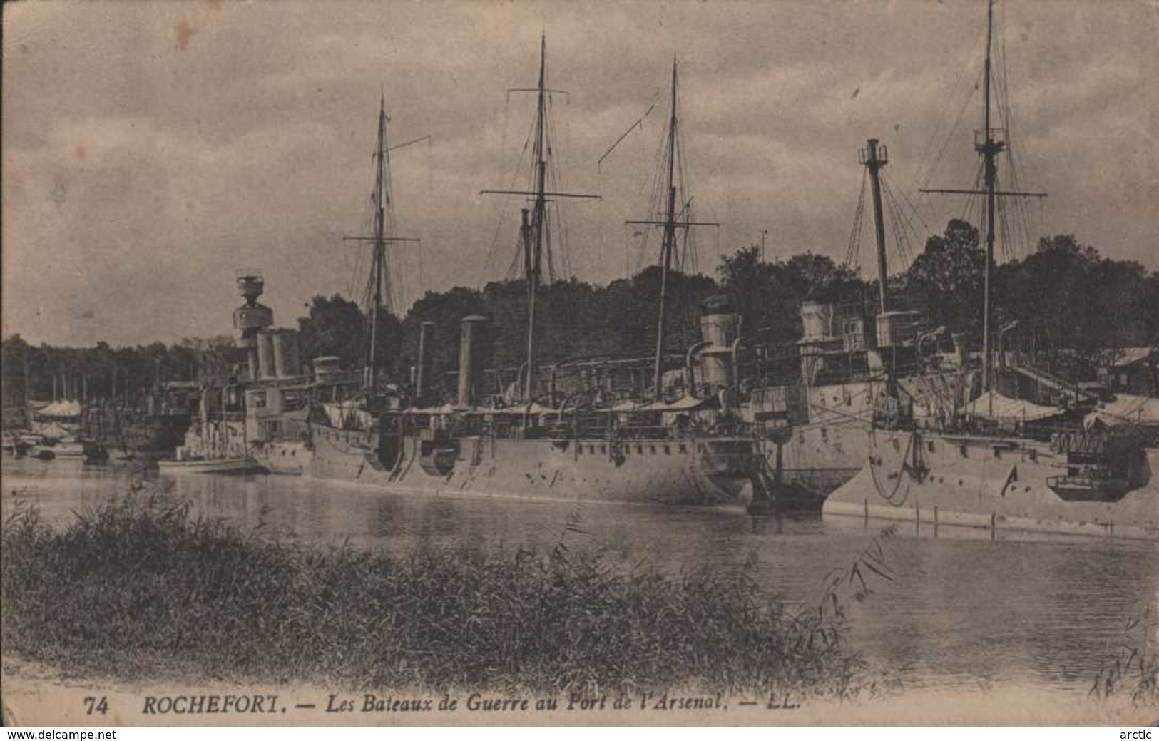 Rochefort Sur Mer Les Bateaux De Guerre Au Port De L'arsenal - Rochefort