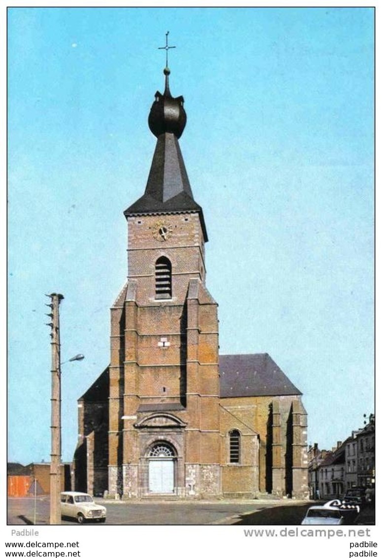 Carte Postale 59. Berlaimont  L'église  4L Renault Trés Beau Plan - Berlaimont