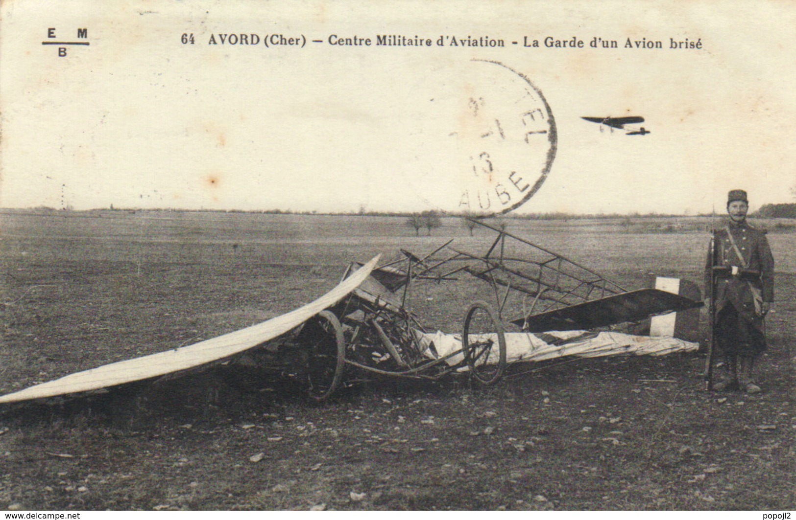 AVORD - Centre Militaire D'Aviation - La Garde D'un Avion Brisé 2 Scans - Matériel