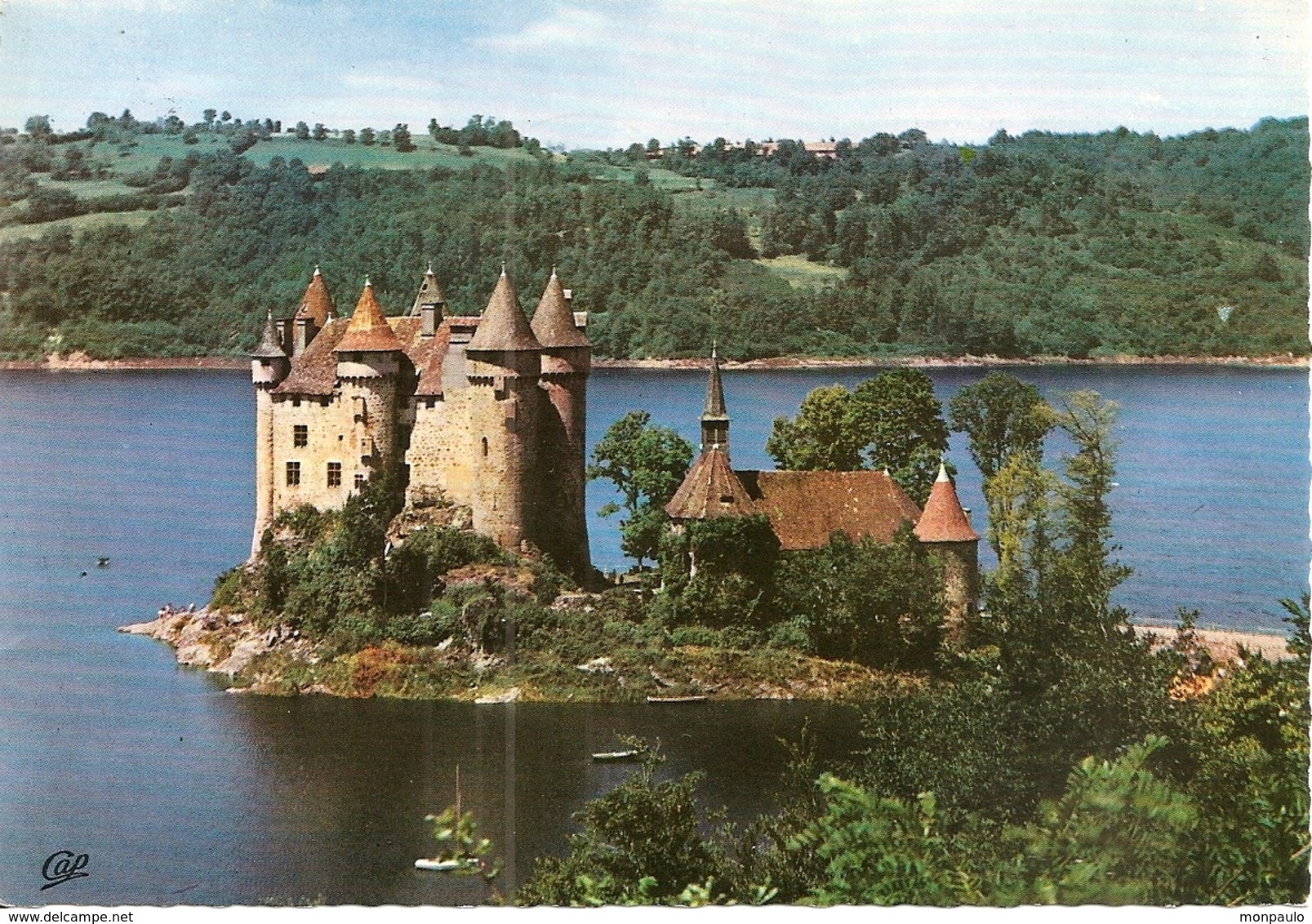 19. CPM. Corrèze. Bort-les-Orgues. Le Château De Val Dans Le Lac Formé Par Le Barrage De Bort-les-Orgues - Autres & Non Classés