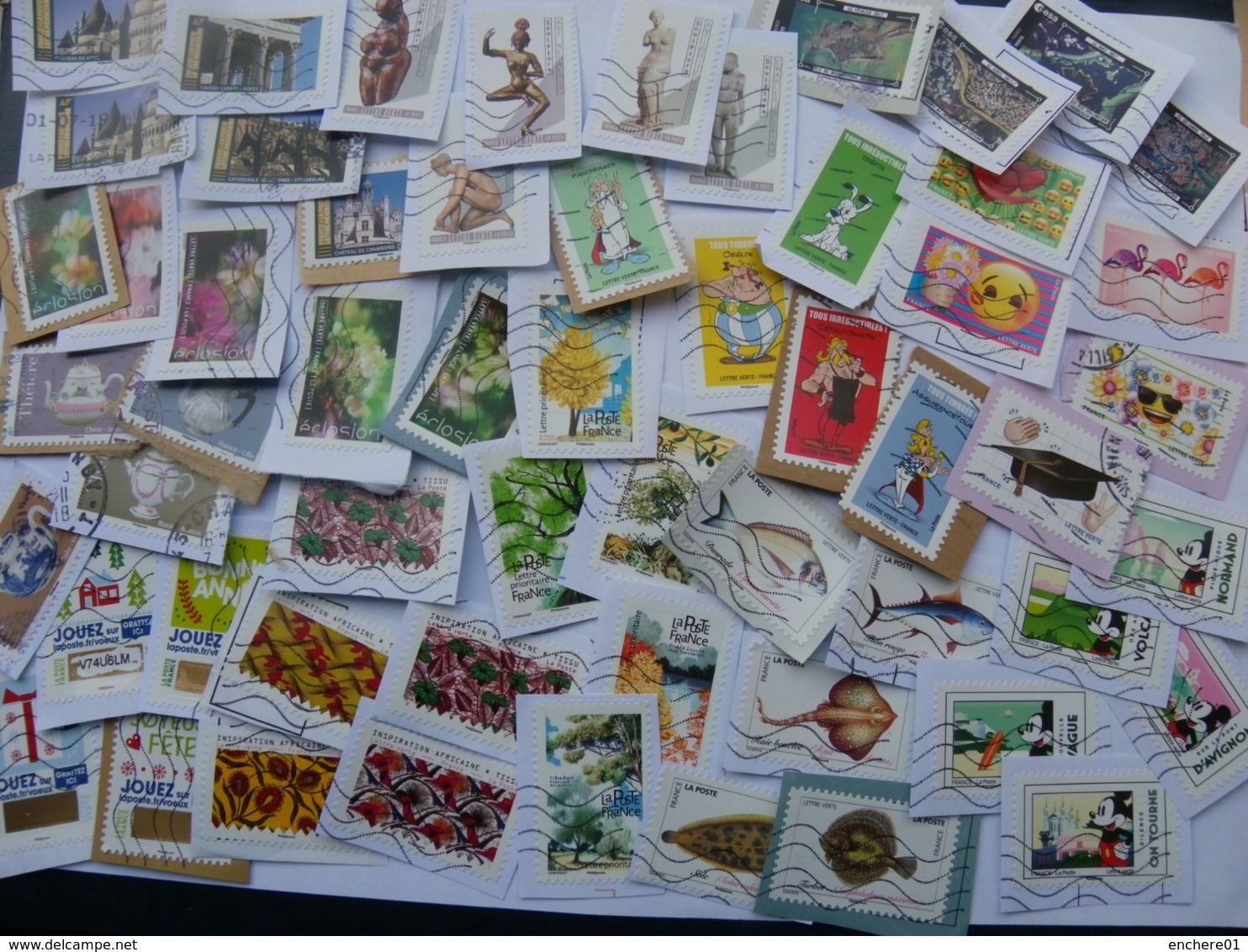 Lot De 200 Timbres De France Avec Les Dernières Nouveautés - Vrac (min 1000 Timbres)