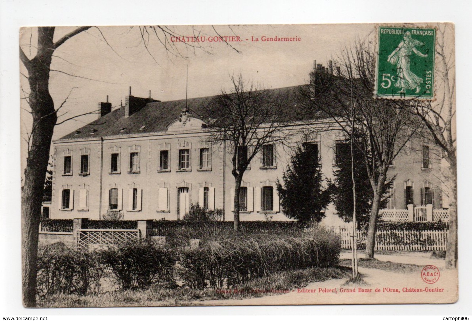 - CPA CHATEAU-GONTIER (53) - La Gendarmerie - Edition Pelcerf - - Chateau Gontier