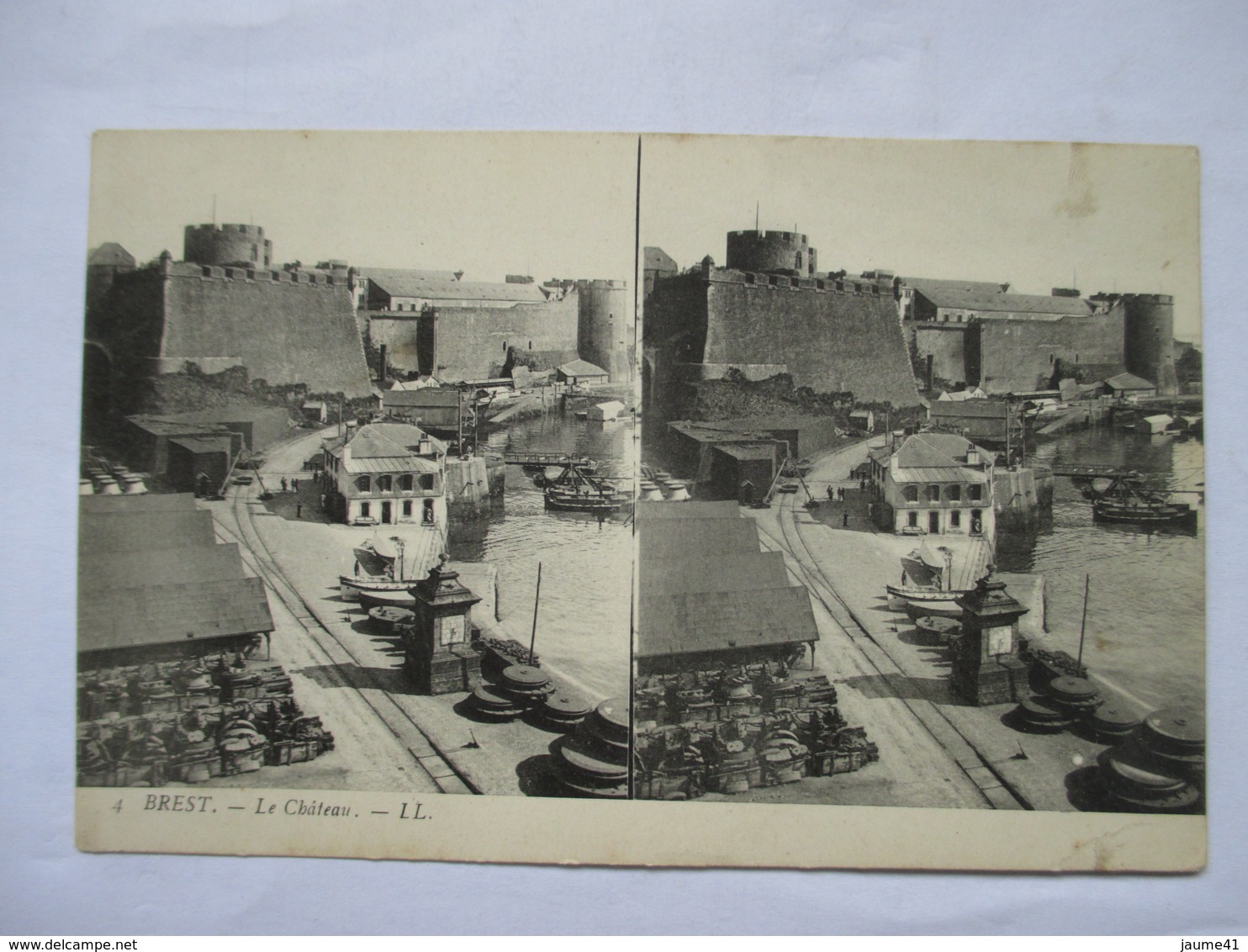 BREST   -  LE  CHATEAU   .....     TTB - Stereoscope Cards