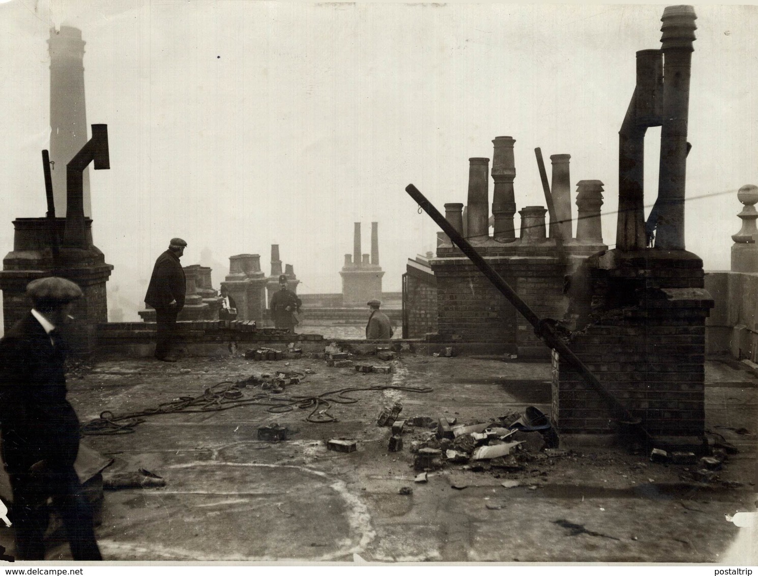 BULL ON A LONDON ROOF UK ENGLAND   ANIMAUX ANIMALS ANIMALES 21*16CM Fonds Victor FORBIN 1864-1947 - Lugares