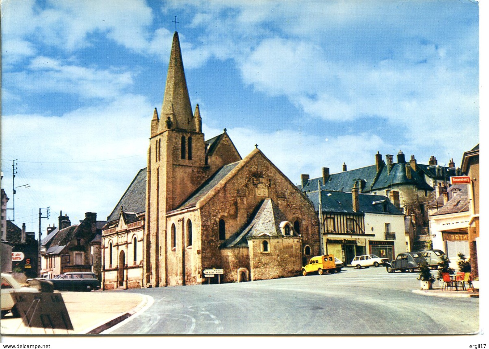 37320 ESVRES - L'église Et La Place - 2CV Citroën Et Autres Automobiles - Panneau Kronenbourg - Autres & Non Classés