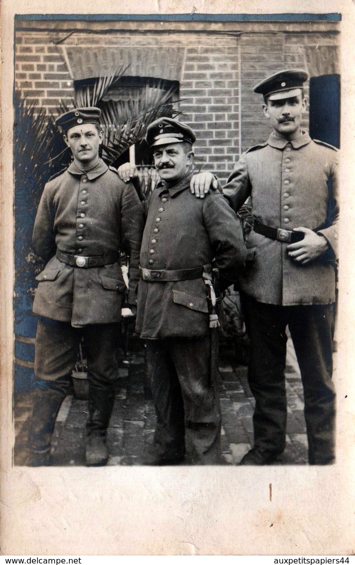 Carte Photo Originale Guerre 1914-18 3 Gaillards Soldats De L'Armée Allemande Au Jardin En 1916 - Guerre, Militaire