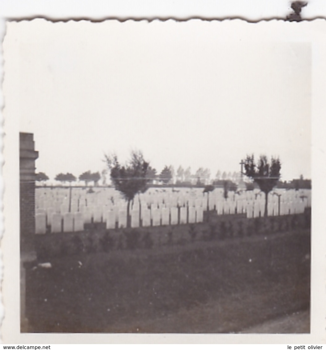 PHOTO ORIGINALE 39 / 45 WW2 WEHRMACHT FRANCE BAYEUX VUE SUR LE CIMETIÈRE MILITAIRE - Guerra, Militari