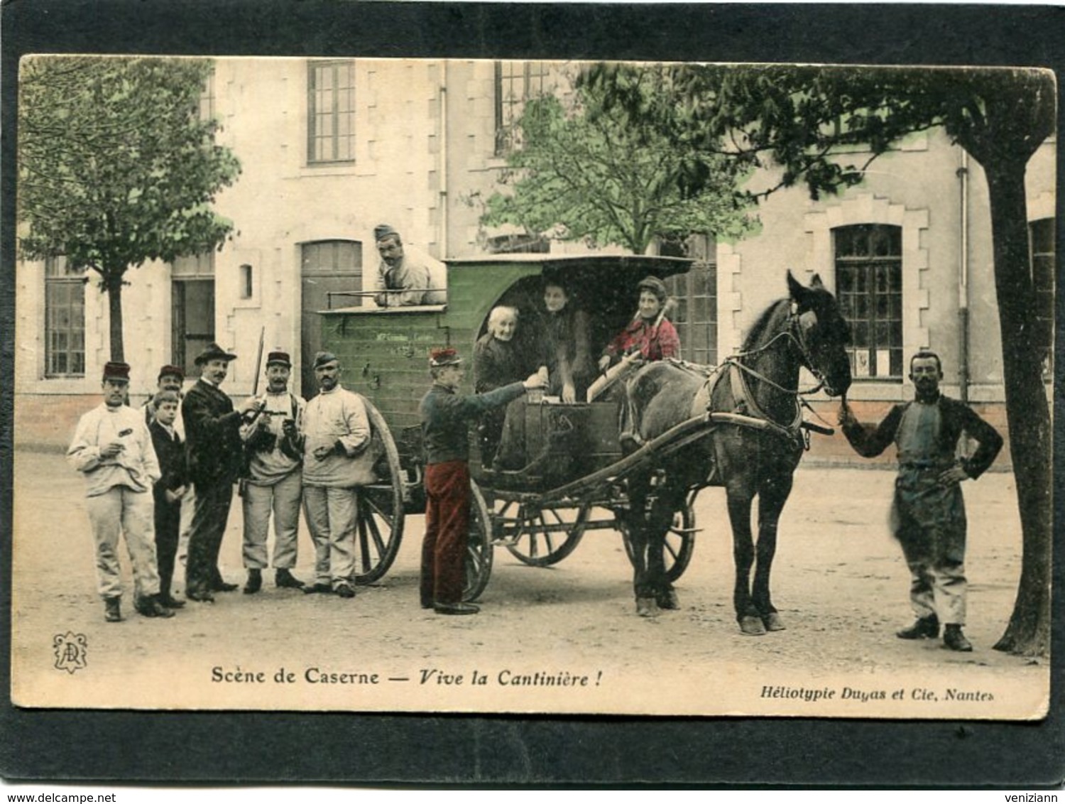 CPA - Scène De Caserne - Vive La Cantinière !, Animé - Attelage - Caserme