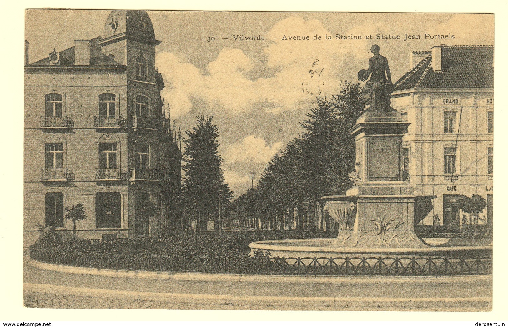 A0447	[Postkaart] Vilvorde - Avenue De La Station Et Statue Jean Portaels (phot. H. Bertels) [Vilvoorde Standbeeld Jan]. - Vilvoorde