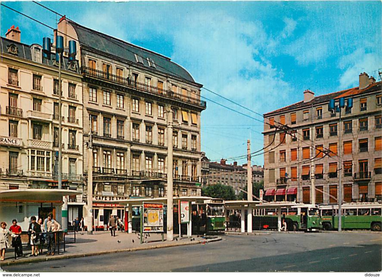 42 - Saint Etienne - Place Dorian - Automobiles - Bus - Carte Neuve - Voir Scans Recto-Verso - Saint Etienne