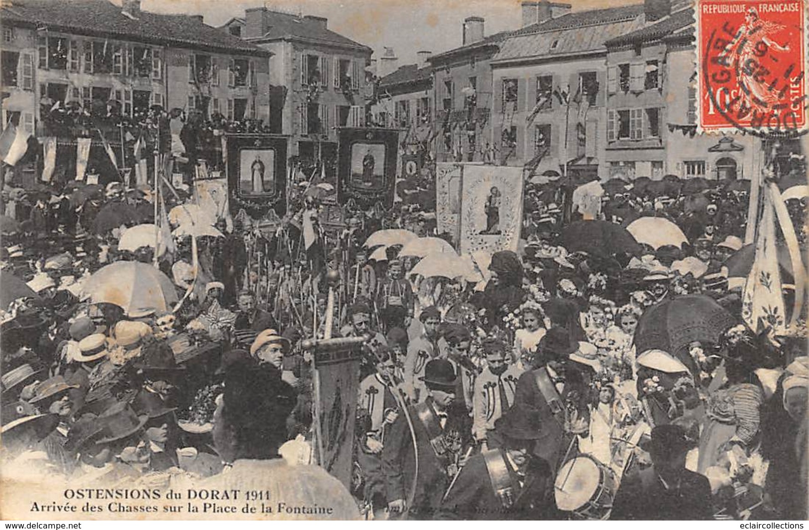 Le Dorat         87     Ostensions  1911  Arrivée Des Chasses Sur La Place De La Fontaine         (voir Scan) - Le Dorat