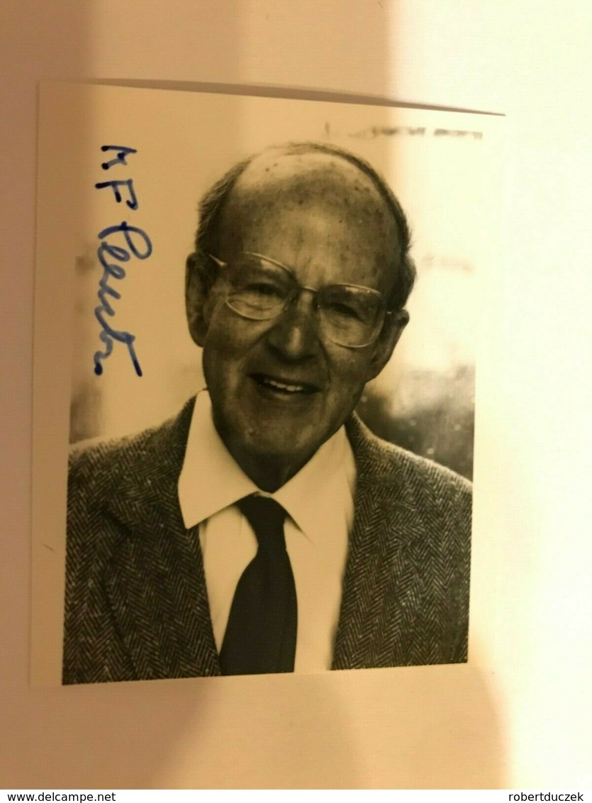 Max F. Perutz Nobel Prize Photo Autograph Hand Signed Authentic 5,5 X 6,5 Cm - Dédicacées