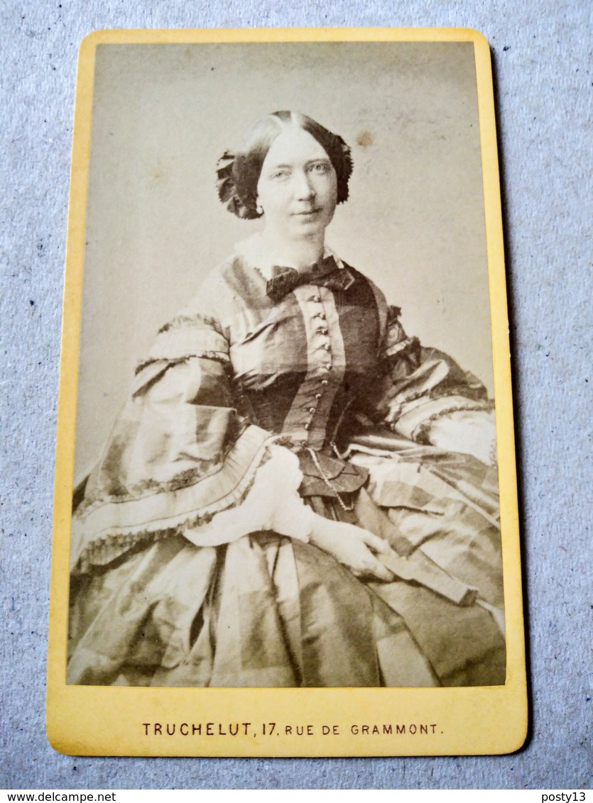 CDV Photo Truchelut - Portrait Belle Femme - Éventail - Mode - SUPERBE - Anciennes (Av. 1900)