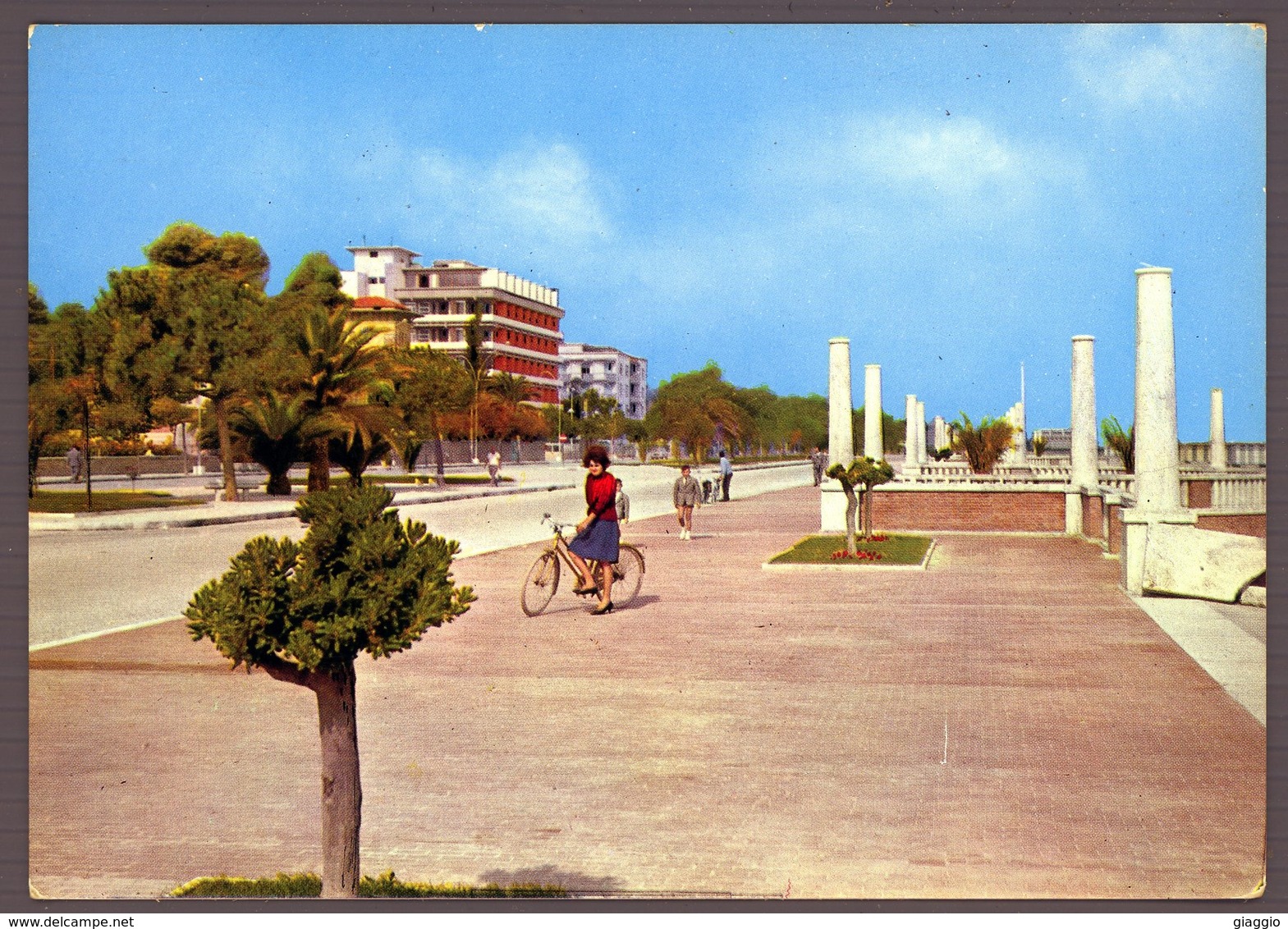 °°° Cartolina - Giulianova Lungomare Viaggiata °°° - Teramo