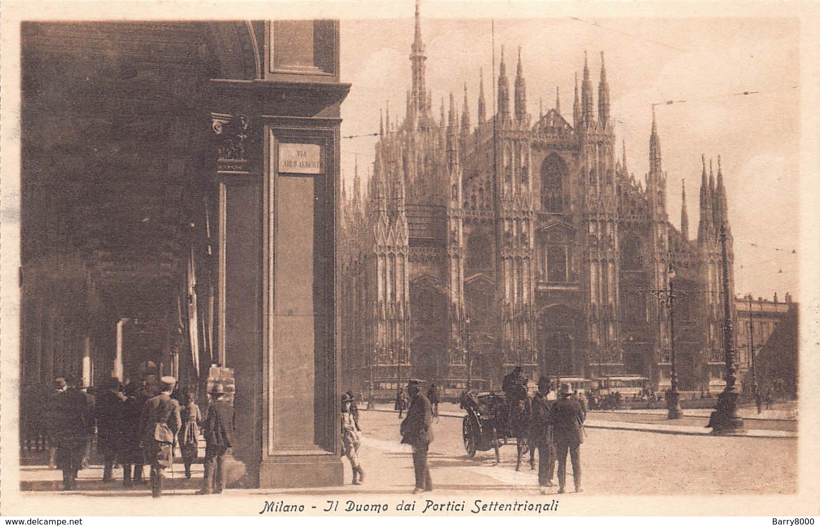 Italia Lombardia Milan Milano -  Il Duomo Dai Portici Settentrionali    - Cartolina  Barry 2758 - Milano