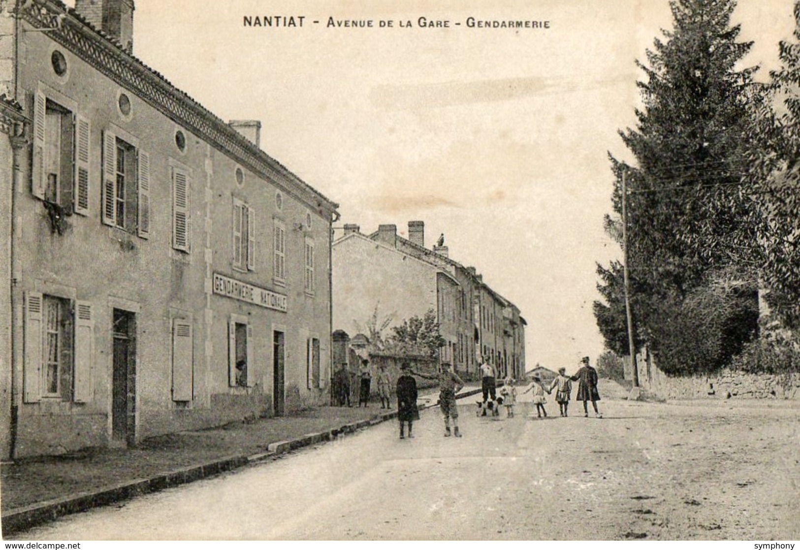 87. CPA. NANTIAT. Avenue De La Gare, Gendarmerie Nationale. - Nantiat