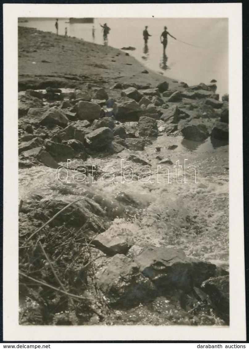 Cca 1930 Kinszki Imre (1901-1945) Budapesti Fotóművész Hagyatékából, Jelzés Nélküli, Vintage Fotó (Pecások A Duna Partjá - Sonstige & Ohne Zuordnung