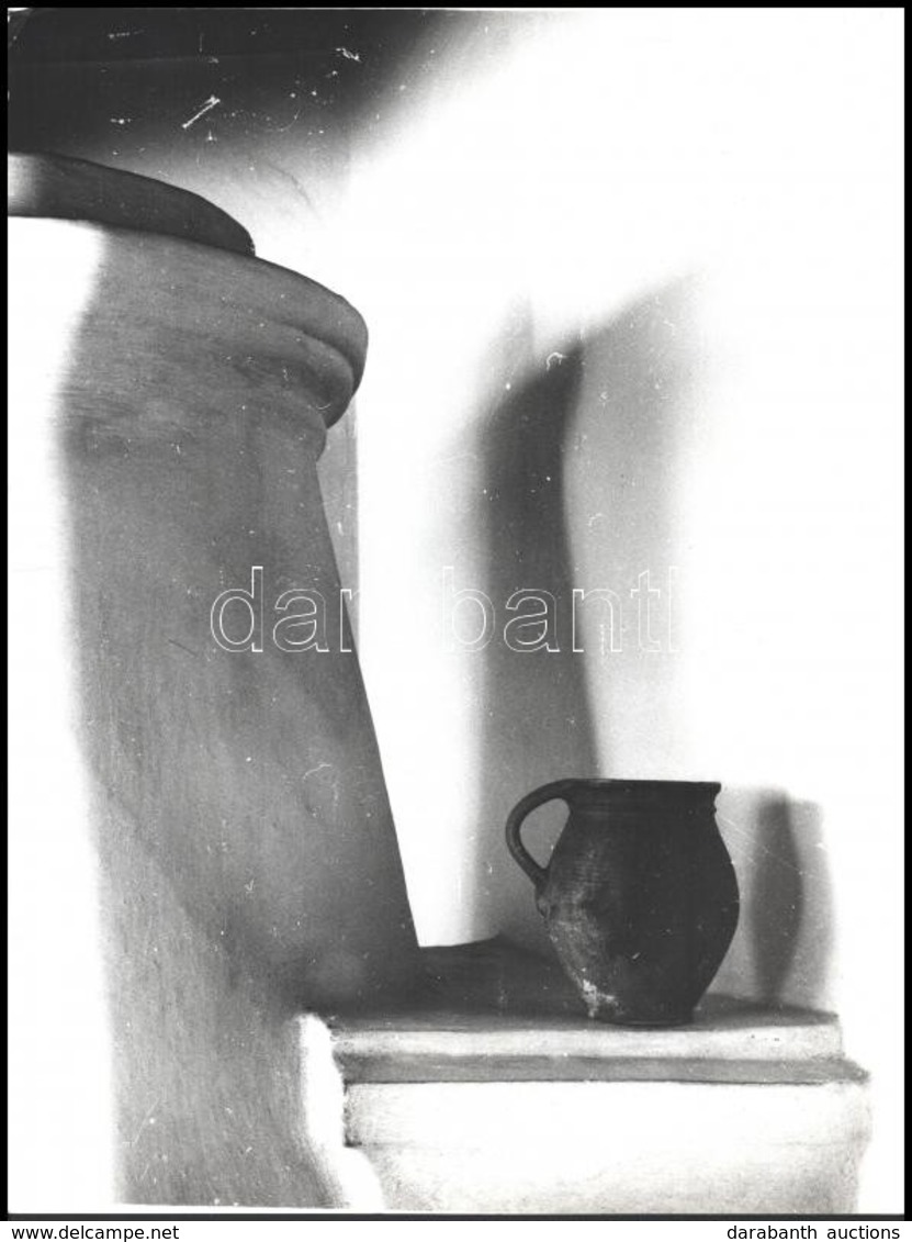 Berekméri Zoltán (1923-1988): Kemence Cserépkorsóval, Feliratozott Fotóművészeti Alkotás, Sarkán Törésnyom, 40×29 Cm - Autres & Non Classés