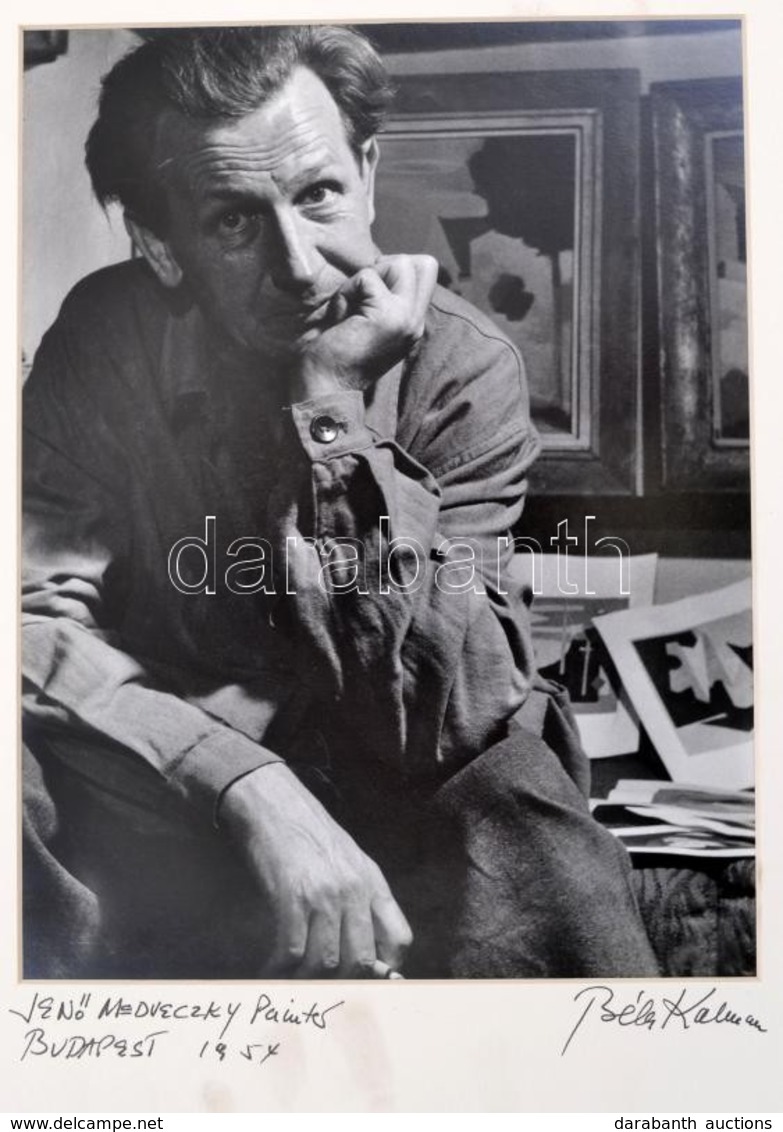 1954 Kálmán Béla (1921-2011): Medveczky Jenő Festő, Feliratozott, Aláírt Fotó, Paszpartuban, 26×19 Cm - Andere & Zonder Classificatie