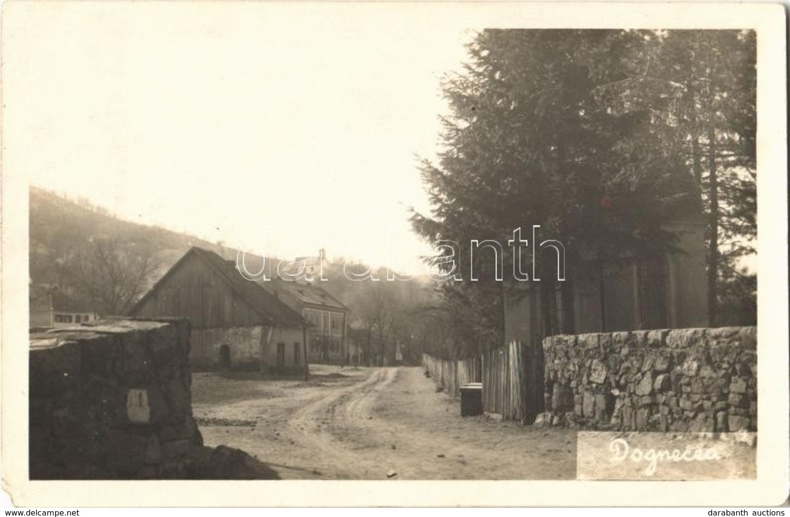 * 1929 Dognácska, Dognatschka, Dognecea; Utca, Templom / Street View, Church. Photo (EM) - Ohne Zuordnung