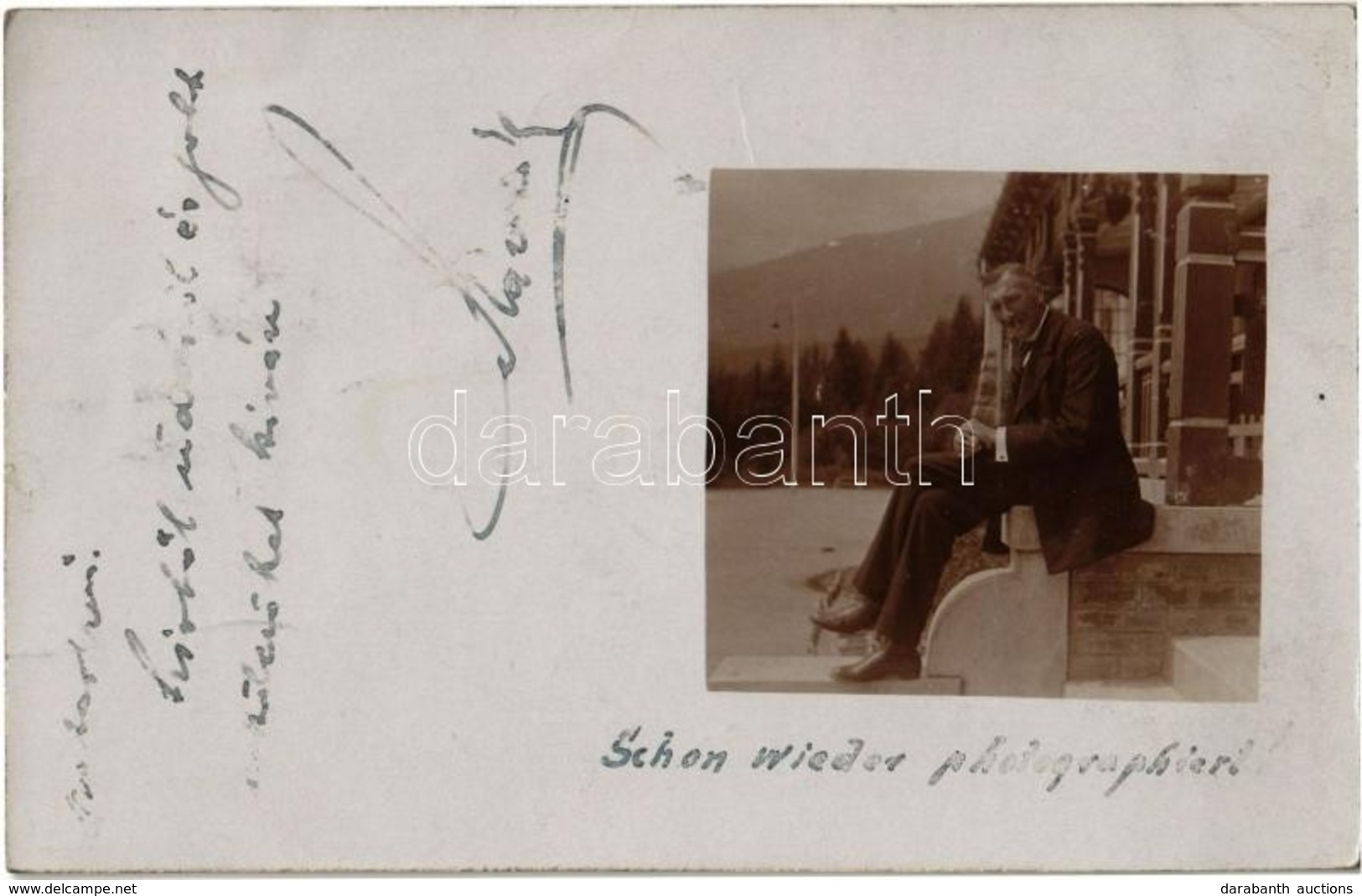 T2 1912 Tátralomnic, Tatranská Lomnica (Tátra, Magas Tátra, Vysoké Tatry); Lépcsőnél ülő Férfi / Man Sitting By The Stai - Ohne Zuordnung