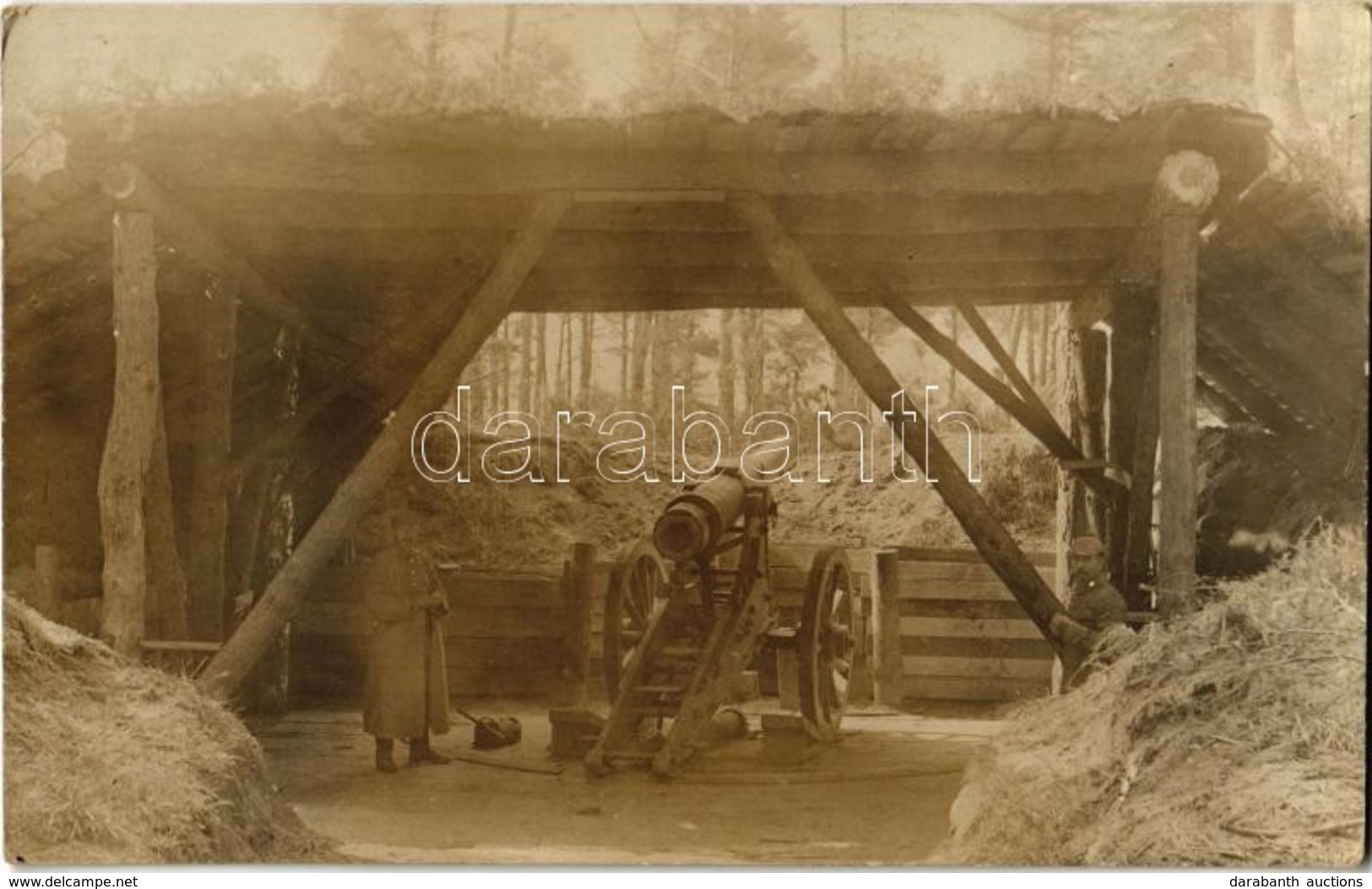 * T2 Első Világháborús Osztrák-magyar 15 Cm-es ágyú állásban, Mellette Katona / WWI Austro-Hungarian K.u.K. Military, So - Unclassified