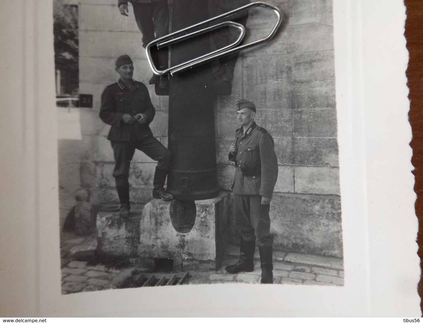 CHARENTE RUELLE SOUS TOUVRE WW2 GUERRE 39 45 ANGOULEME  SOLDATS ALLEMANDS POSANT SUR UN CANON - Autres & Non Classés