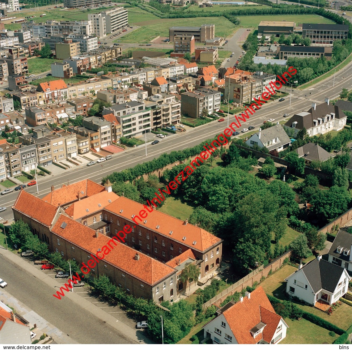 Blankenberge: Klooster En Kerk Van De Zusters Karmelitessen In Juni 1990 - Photo 15x15cm - Luchtfoto - Plaatsen