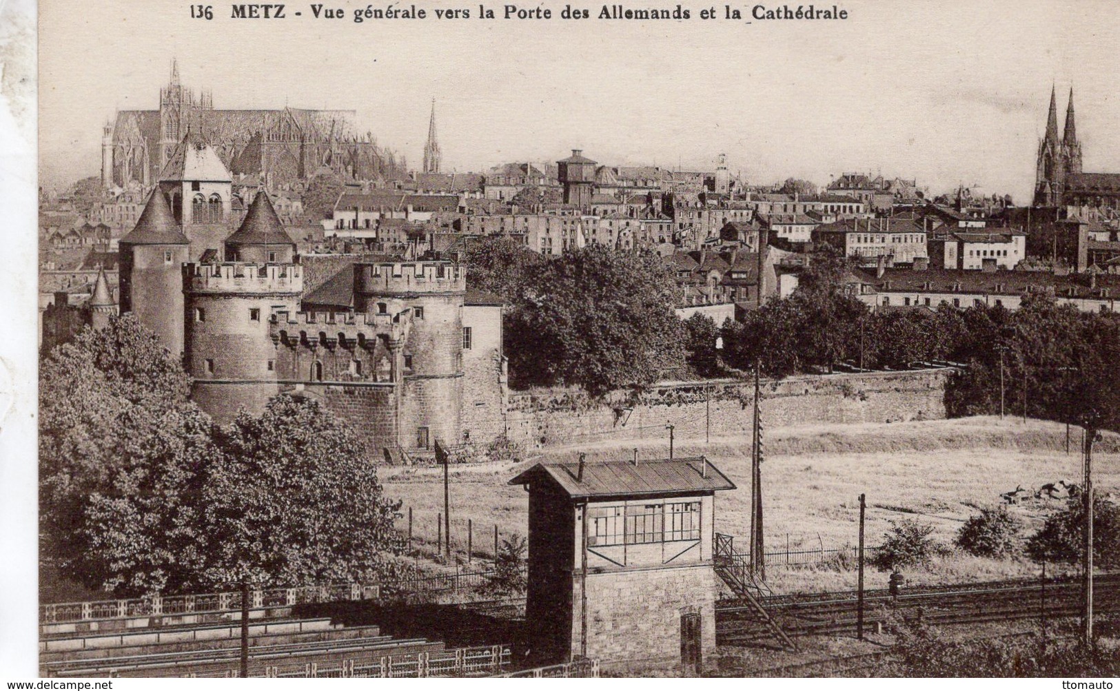 Metz  -   Vue Générale Vers La Porte Des Allemands Et La Cathédrale   -   CPA - Metz