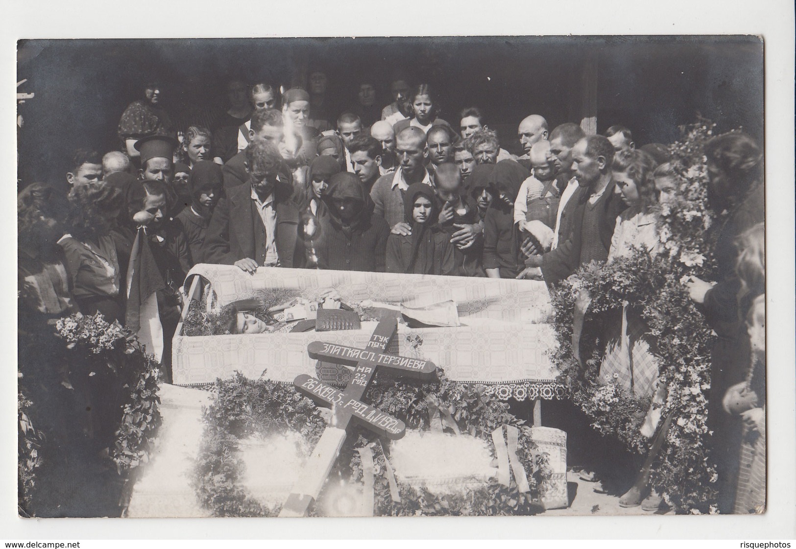 #14432 Sad Family Pose To Open Coffin Casket Post Mortem Vintage 1930s Orig Photo - Anonymous Persons