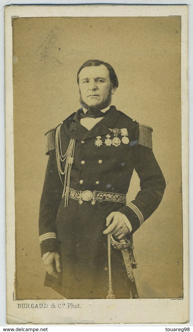 CDV. Marin Portant De Nombreuses Médailles. Marine. Militaria. Officier. Ordre Du Medjidié. Phot. Burgaud à Rochefort. - Anciennes (Av. 1900)