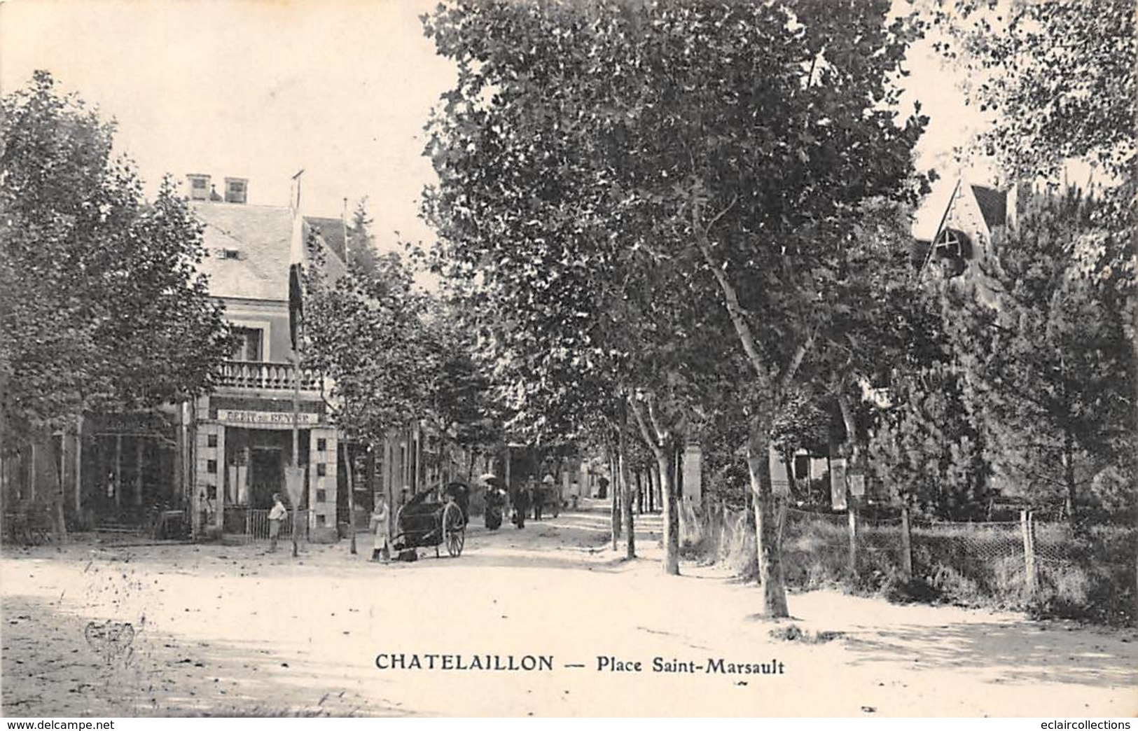 Chatelaillon            17         Place Saint Marsault         (voir Scan) - Châtelaillon-Plage