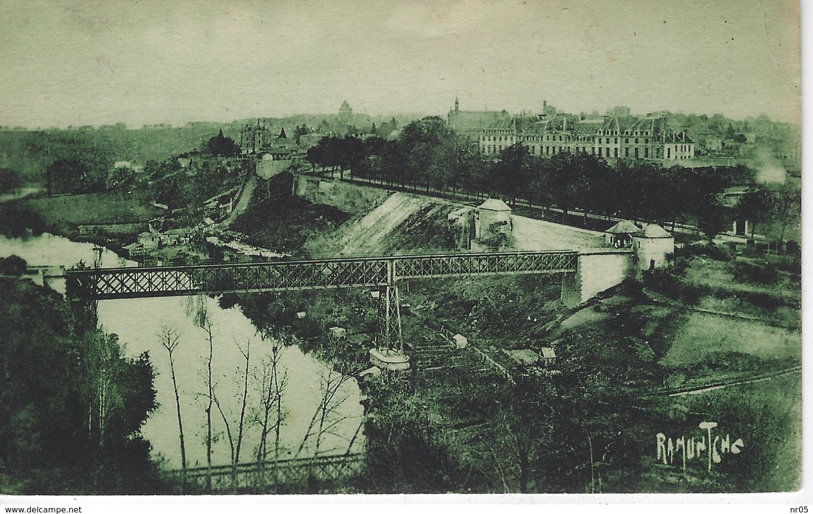 79 ( Deux Sevres  ) - THOUARS - Pont De Saint Jacques - Vue Du Chateau ( Coté Ouest ) - Thouars