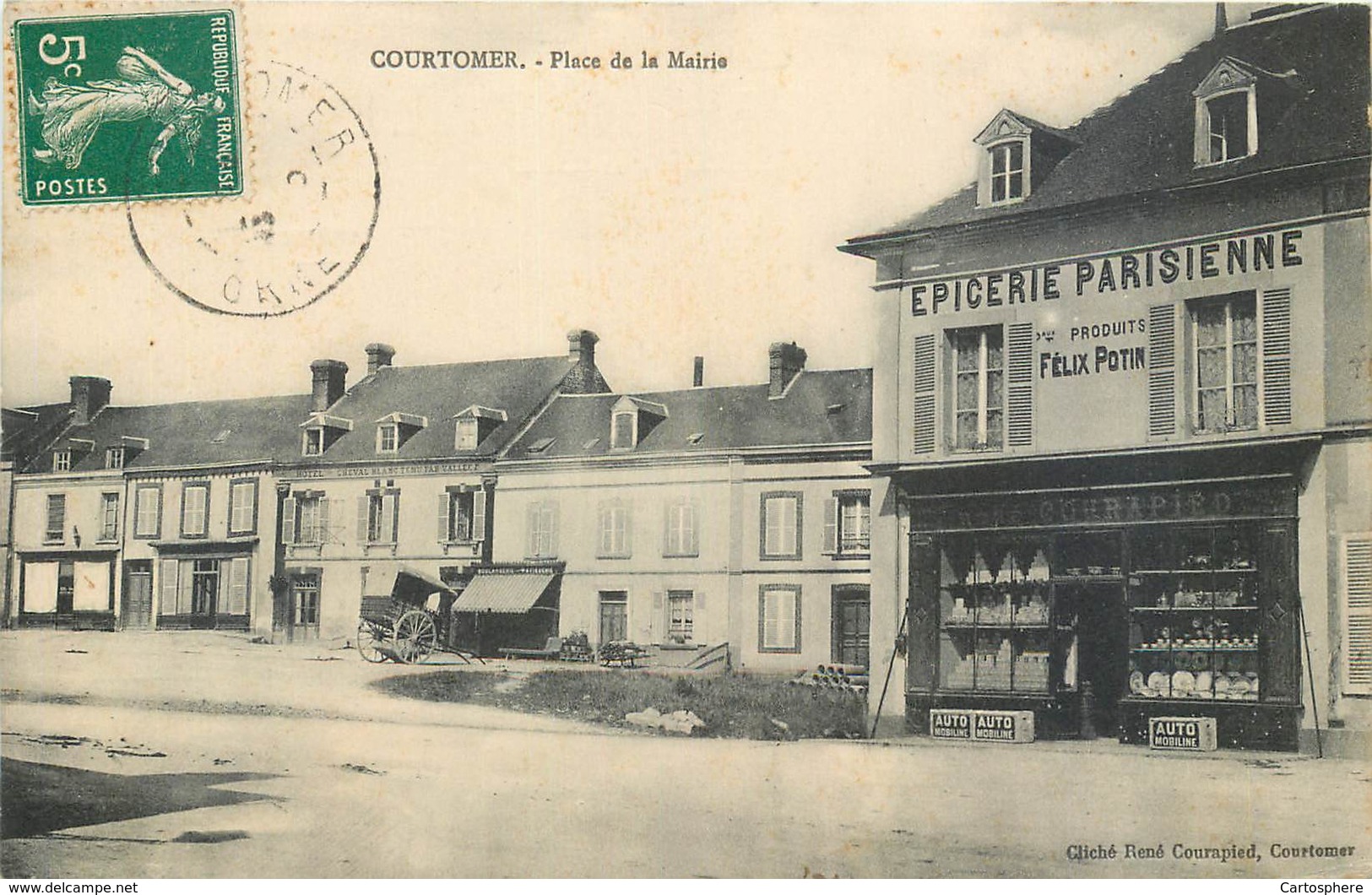 CPA 61 Orne Courtomer Place De La Mairie Epicerie Parisienne Felix Potin - Courtomer