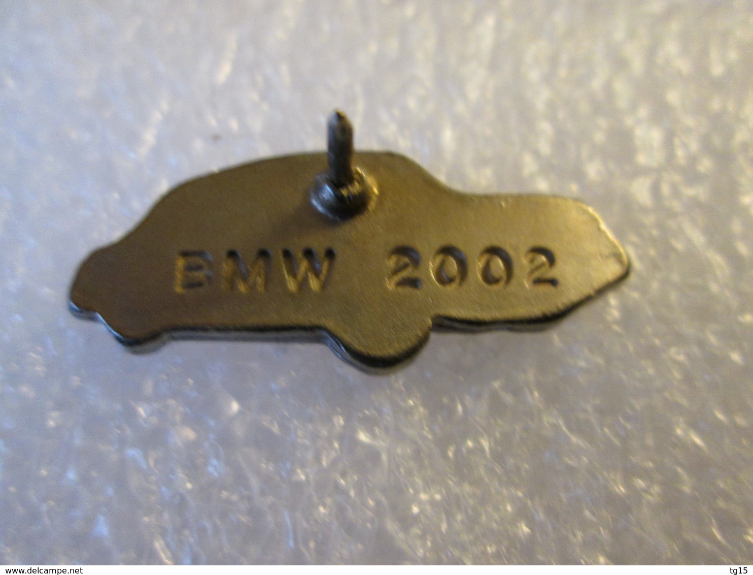 PIN'S   BMW   2002  Rouge   Email A Froid - BMW