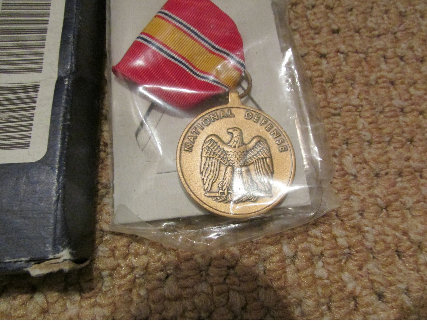 Boxed Unopened USA National Defense Service Medal & Ribbon Bar   1992 - Estados Unidos