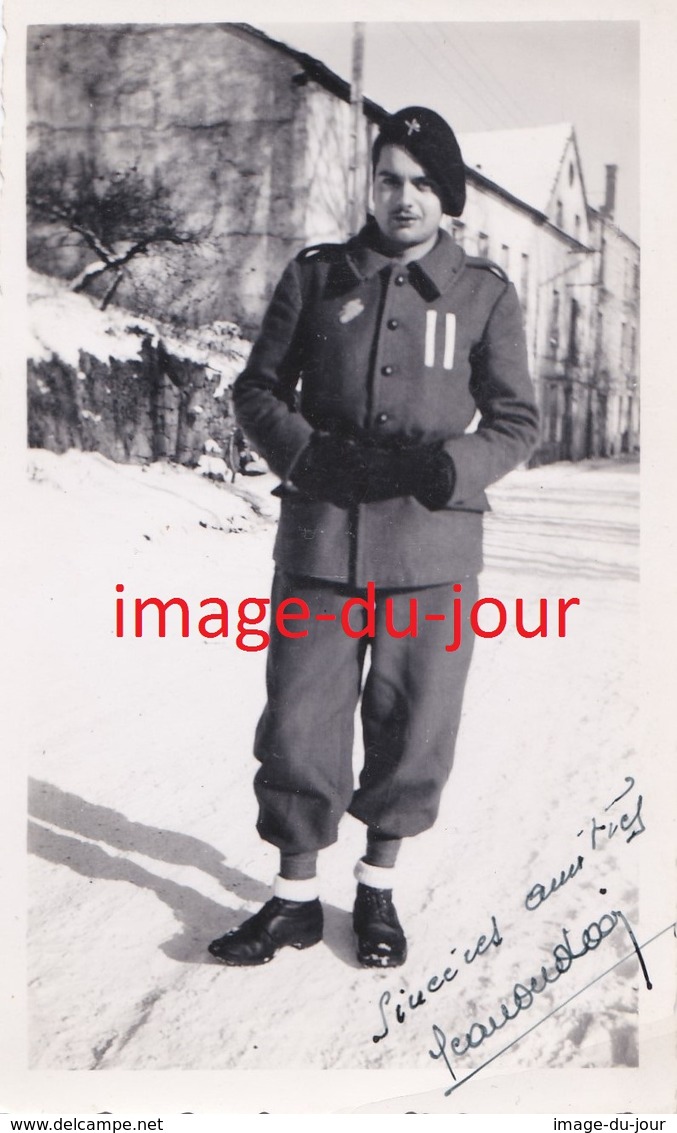 PHOTO ANCIENNE  GUERRE 1939 1945  TENUE D' UN CHEF DE PATROUILLE DES CHANTIER DE JEUNESSE - Guerre, Militaire