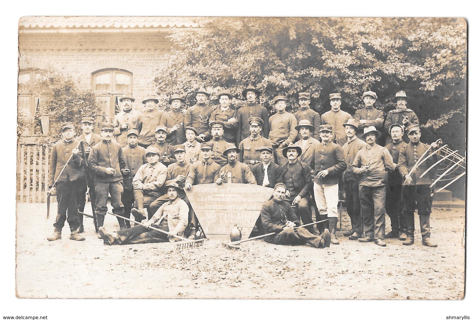 Groupe De Prisonniers Tülau Moissonneurs D'occasion En Attendant La Paix - Personnages