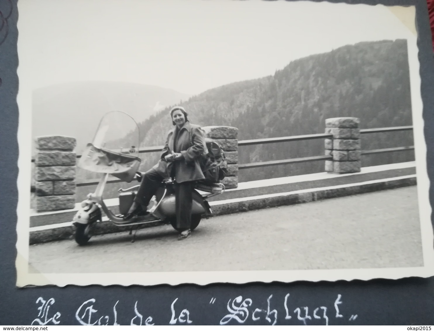 PÉRIPLE EN MOTO SCOOTER JEUNE FEMME DEPUIS VOSGES FRANCE JUSQU'À BRUXELLES BELGIQUE 11 PHOTOS ORIGINALES  ANNÉE 1953 - Automobili