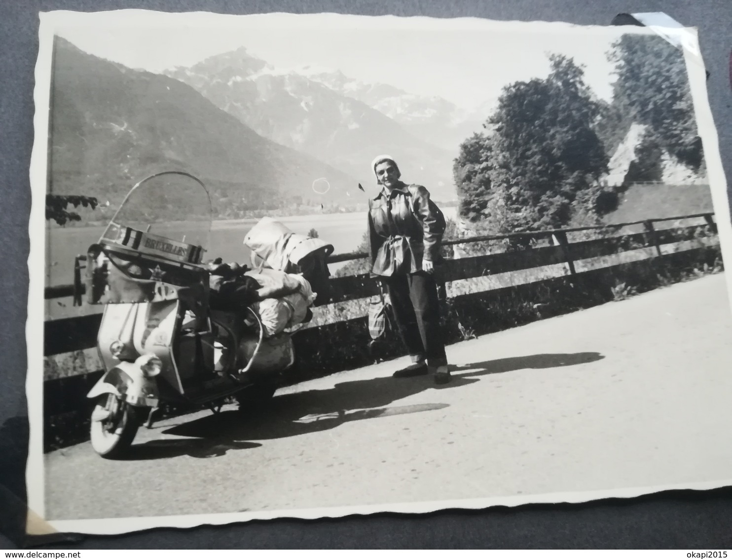 PÉRIPLE EN MOTO SCOOTER JEUNE FEMME DEPUIS VOSGES FRANCE JUSQU'À BRUXELLES BELGIQUE 11 PHOTOS ORIGINALES  ANNÉE 1953